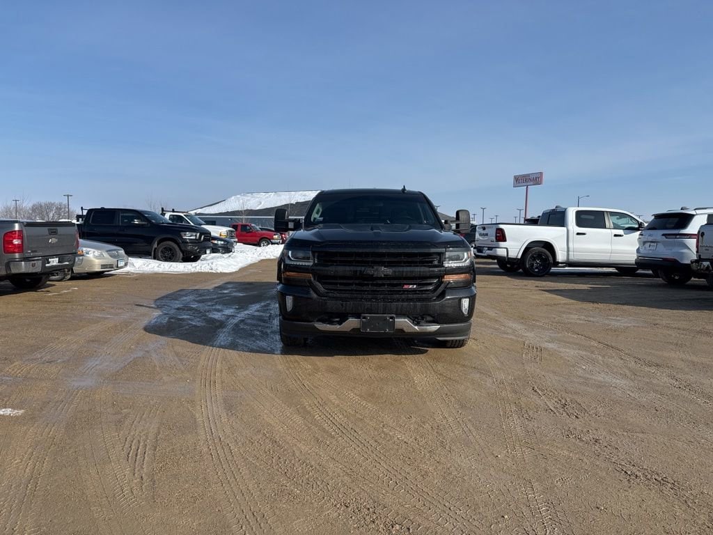Used 2018 Chevrolet Silverado 1500 LT Z71 with VIN 3GCUKREC0JG433334 for sale in Zumbrota, Minnesota