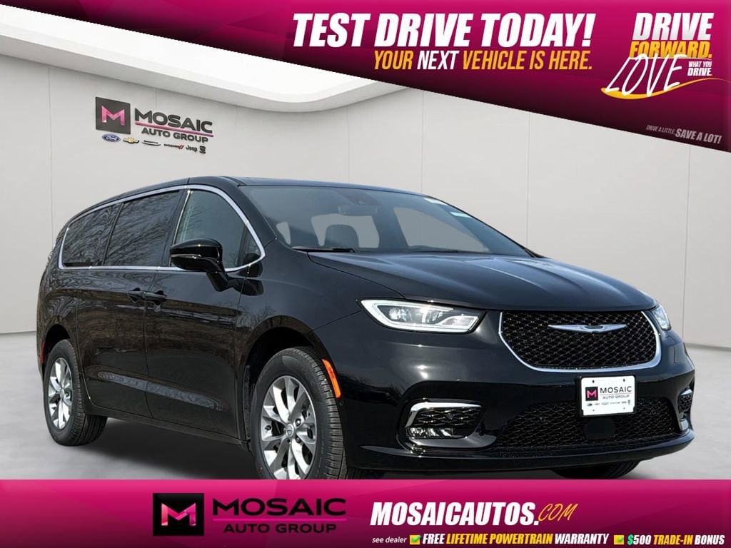 2026 Chrysler Pacifica Select AWD's photo