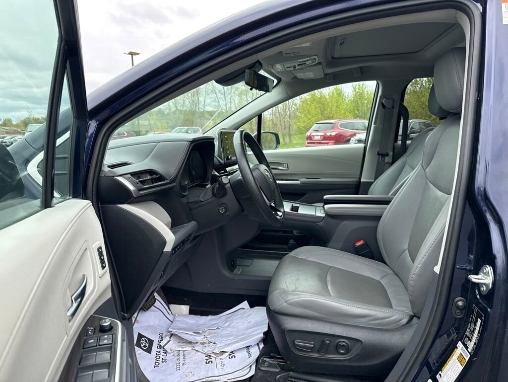 Used 2022 Toyota Sienna Limited 7 Passenger Van Passenger Van
