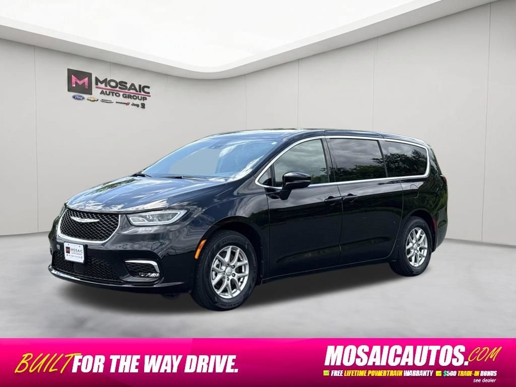 Used 2025 Chrysler Pacifica Select Van Passenger Van