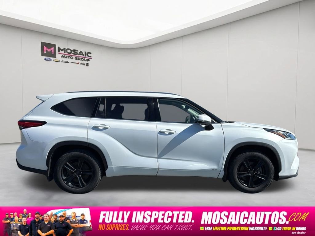 Used 2022 Toyota Highlander Platinum with VIN 5TDEBRCH9NS077640 for sale in Zumbrota, Minnesota