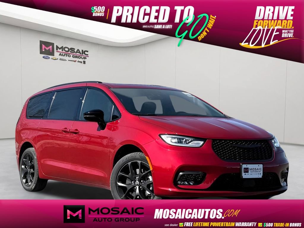 2026 Chrysler Pacifica Select AWD's photo