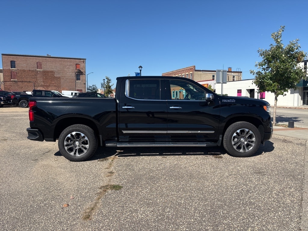 Used 2024 Chevrolet Silverado 1500 High Country with VIN 2GCUDJED4R1163078 for sale in Lake City, Minnesota