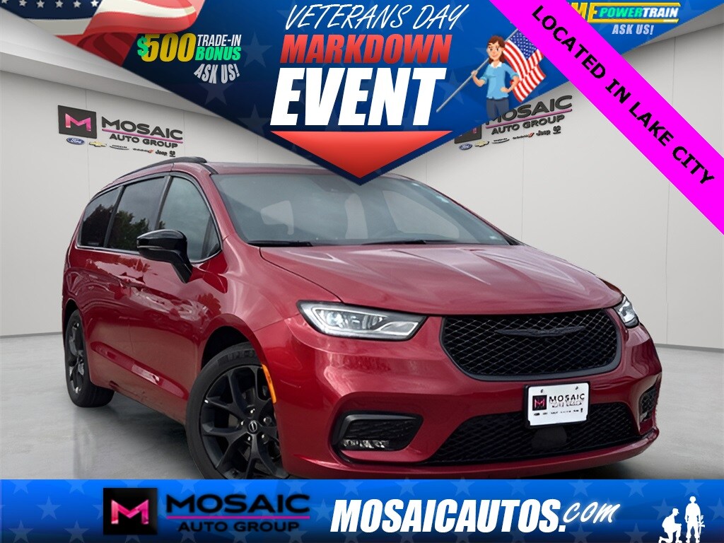 Used 2025 Chrysler Pacifica Limited Minivan/Van