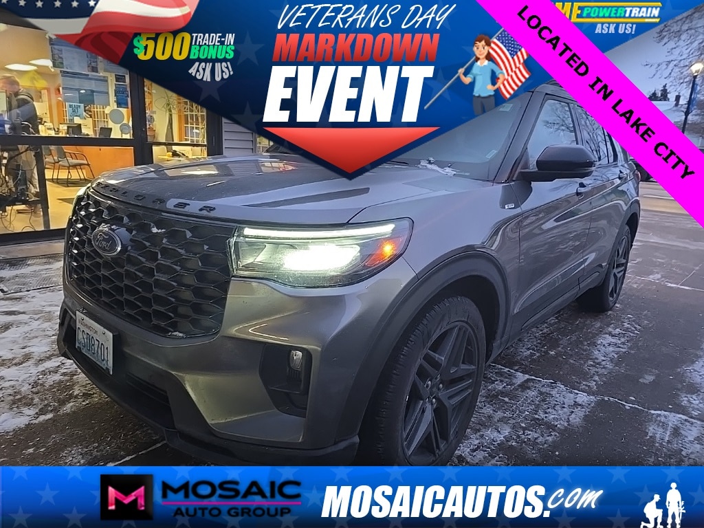 2025 Ford Explorer ST-LINE's photo