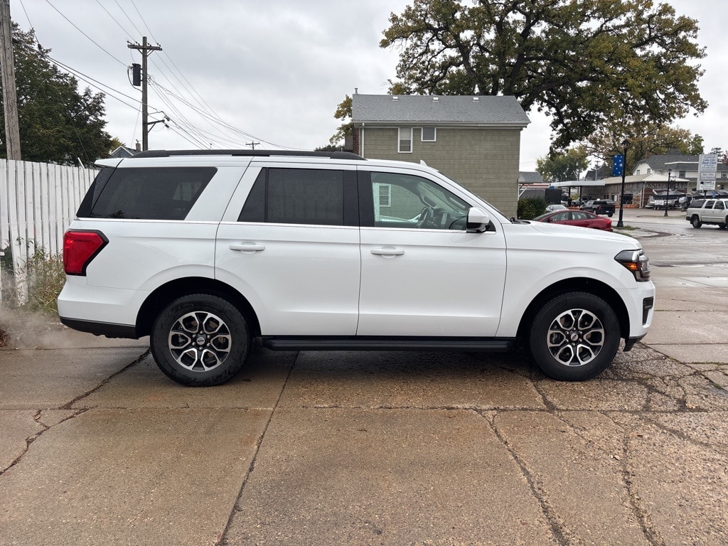 Used 2024 Ford Expedition XLT with VIN 1FMJU1J8XREA24904 for sale in Lake City, Minnesota