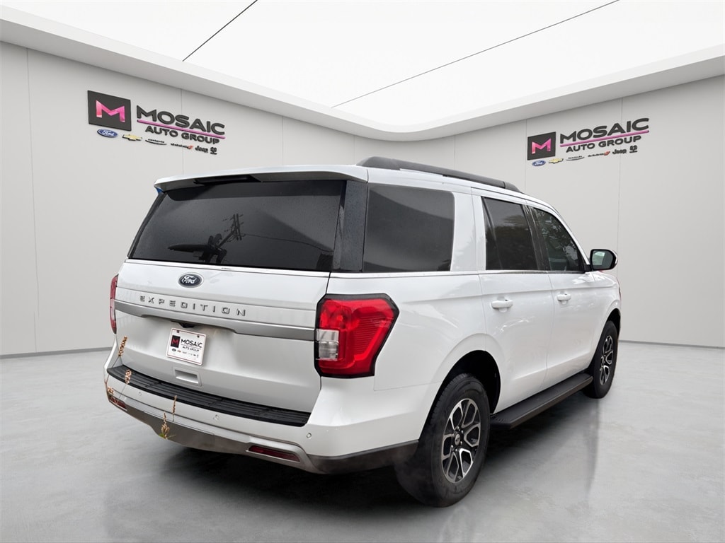 Used 2024 Ford Expedition XLT with VIN 1FMJU1J8XREA24904 for sale in Lake City, Minnesota