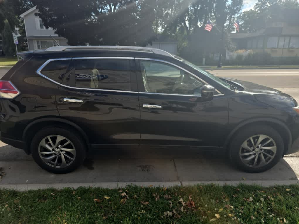 Used 2014 Nissan Rogue SL with VIN 5N1AT2MV6EC836474 for sale in Lake City, Minnesota