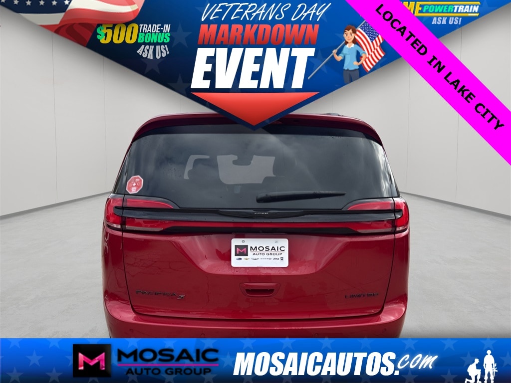 Used 2025 Chrysler Pacifica Limited Minivan/Van