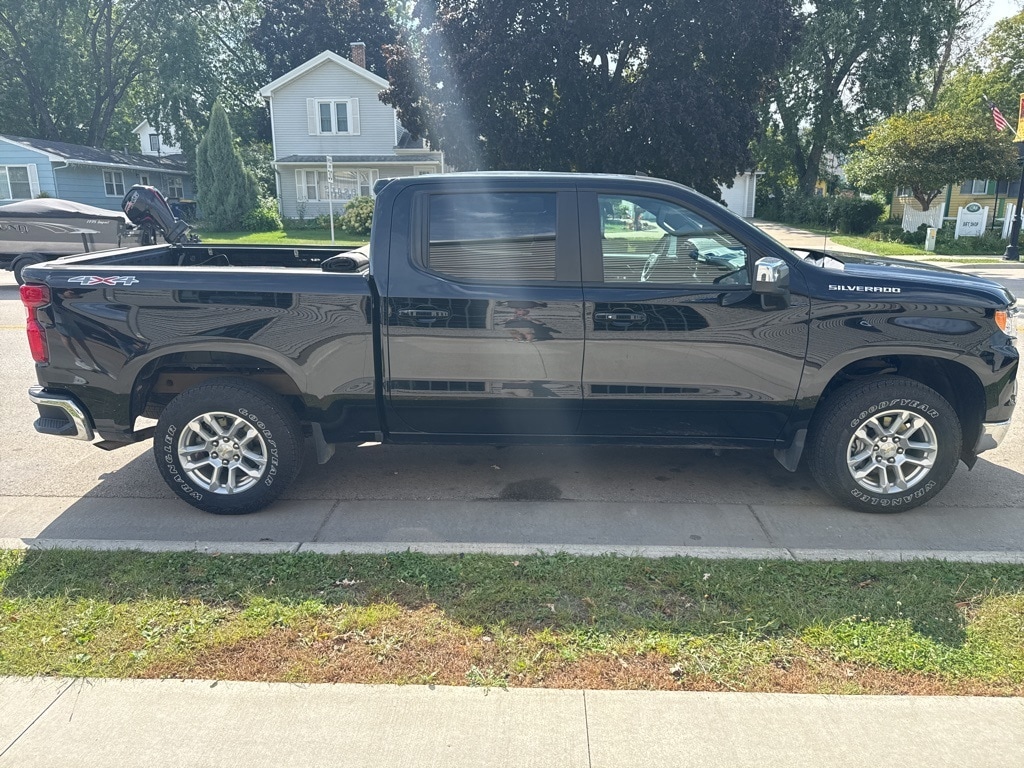 Used 2024 Chevrolet Silverado 1500 LT with VIN 1GCUDDED3RZ204180 for sale in Lake City, Minnesota