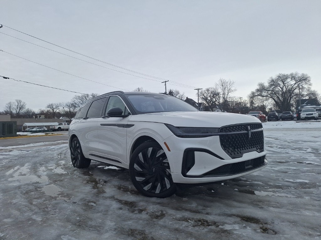 2025 Lincoln Nautilus Black Label's photo