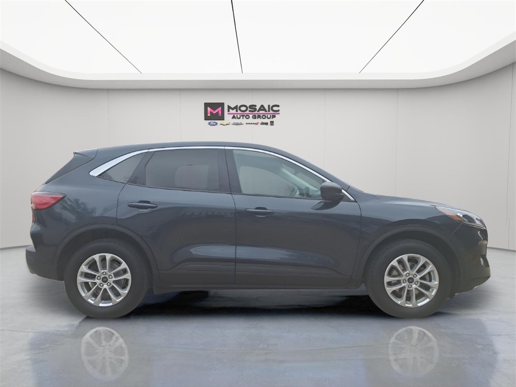 Used 2022 Ford Escape SE with VIN 1FMCU9BZ8NUA28013 for sale in Lake City, Minnesota