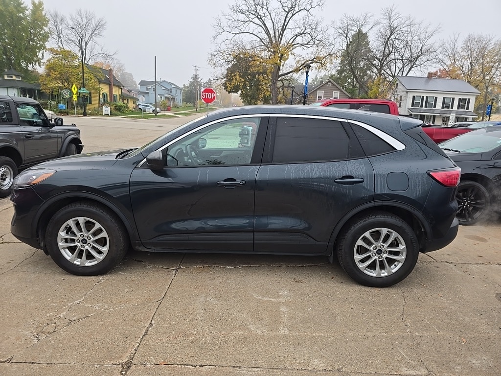 Used 2022 Ford Escape SE with VIN 1FMCU9BZ8NUA28013 for sale in Lake City, Minnesota