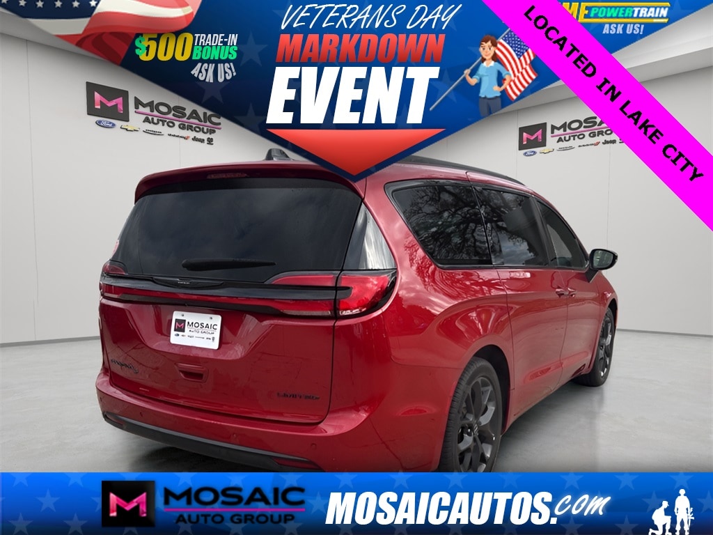 Used 2025 Chrysler Pacifica Limited Minivan/Van
