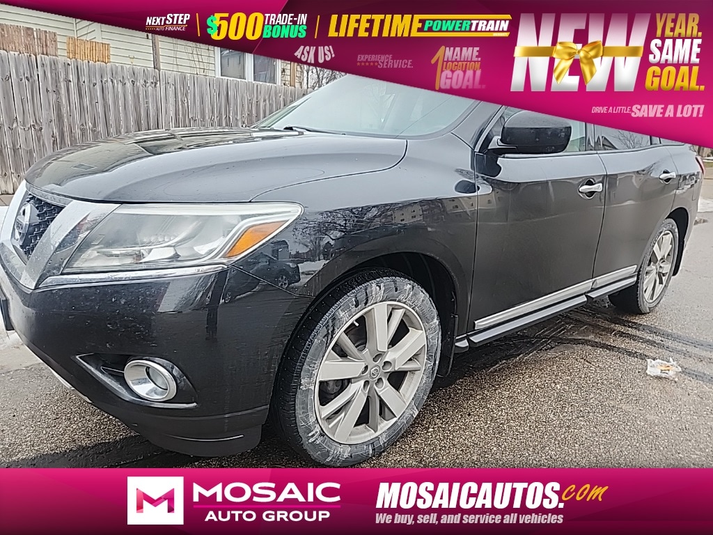 2015 Nissan Pathfinder Platinum's photo