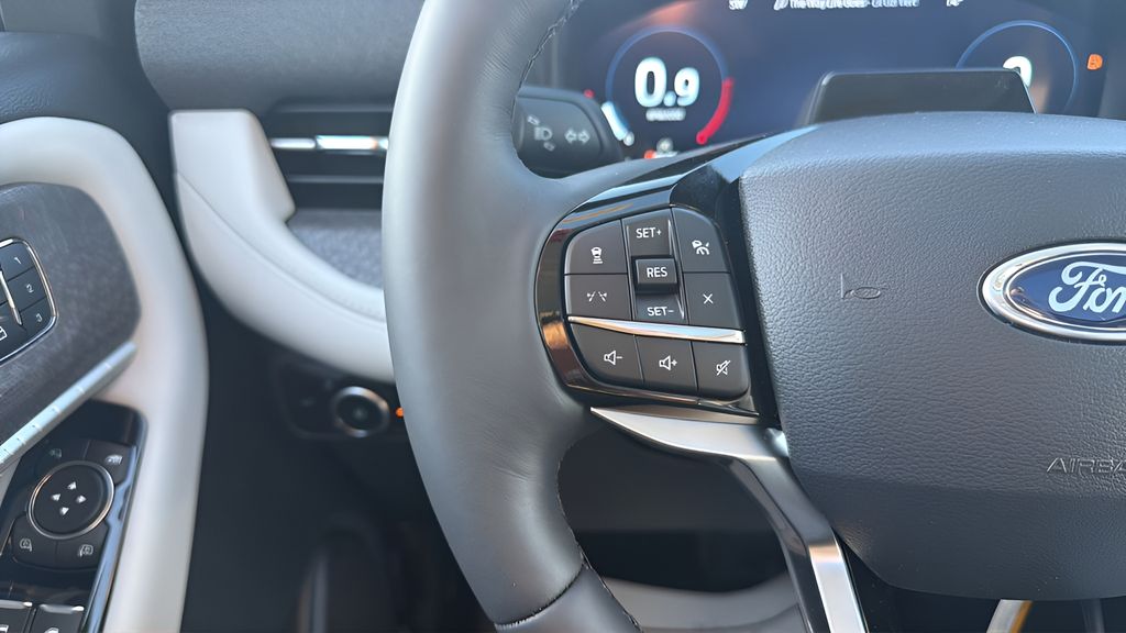 2026 Ford Explorer Platinum - Photo 40