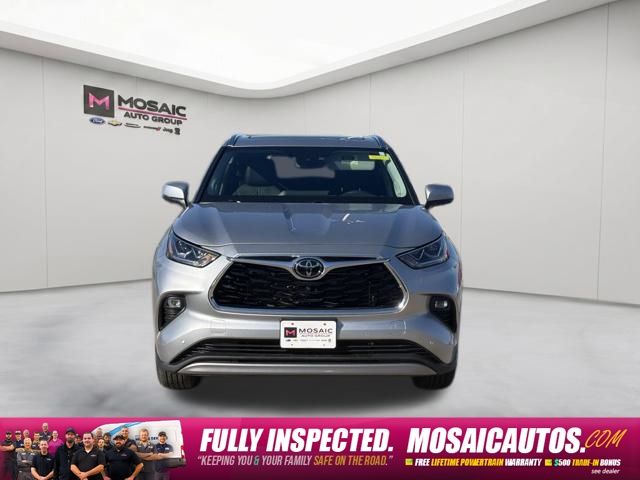 Used 2024 Toyota Highlander Platinum with VIN 5TDKDRBH6RS573404 for sale in Zumbrota, Minnesota