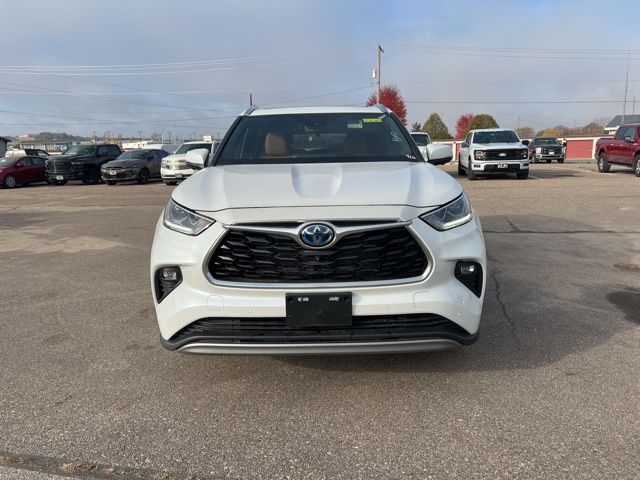Used 2023 Toyota Highlander Platinum with VIN 5TDEBRCHXPS132034 for sale in Zumbrota, Minnesota