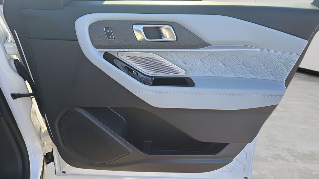 2026 Ford Explorer Platinum - Photo 10