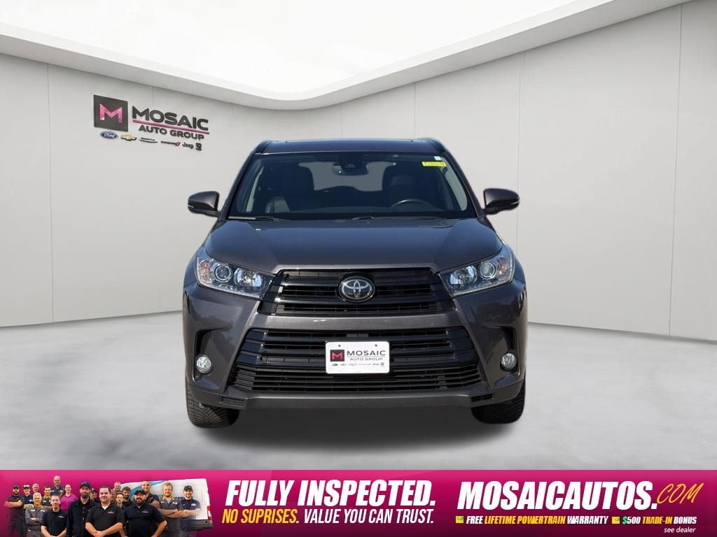 Used 2017 Toyota Highlander SE with VIN 5TDJZRFH0HS476902 for sale in Zumbrota, Minnesota