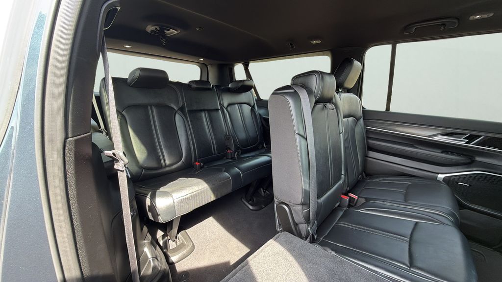 2024 Jeep Wagoneer L Series III - Photo 13