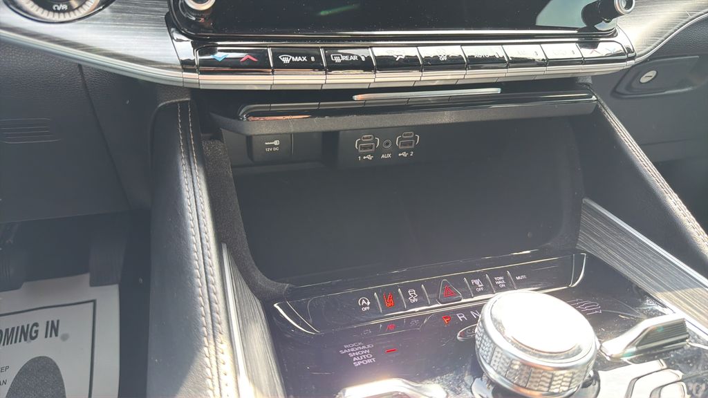2024 Jeep Wagoneer L Series III - Photo 36