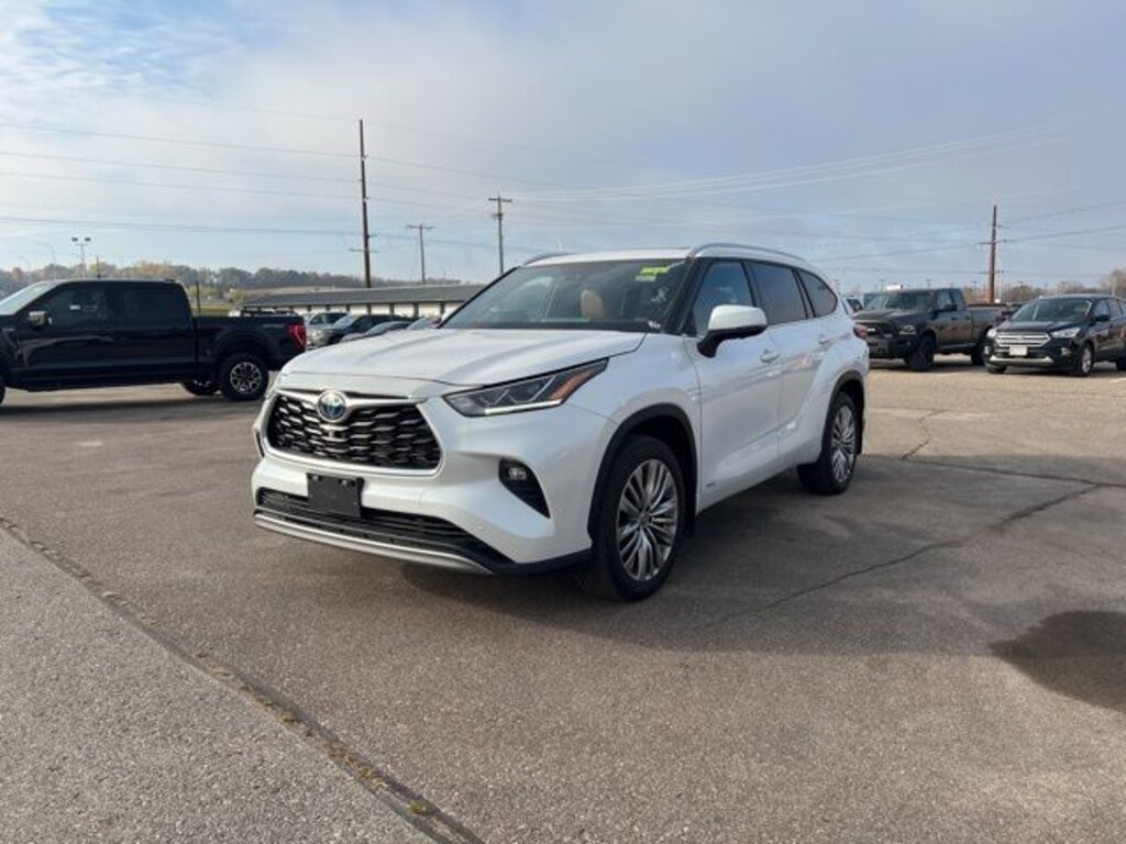 Used 2023 Toyota Highlander Hybrid Platinum SUV