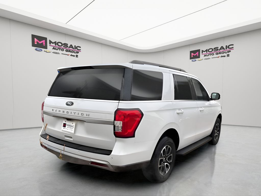 Used 2024 Ford Expedition XLT with VIN 1FMJU1J8XREA24904 for sale in Zumbrota, Minnesota