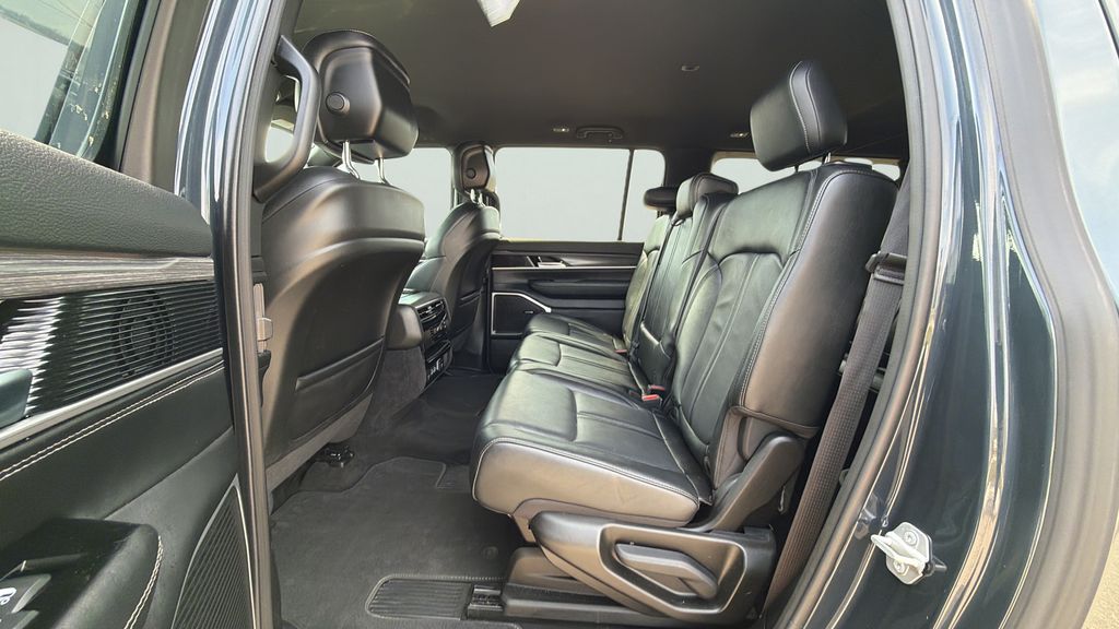 2024 Jeep Wagoneer L Series III - Photo 23