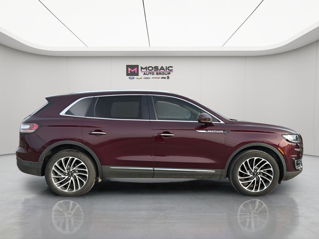 Used 2020 Lincoln Nautilus Reserve with VIN 2LMPJ8K96LBL30220 for sale in Zumbrota, Minnesota