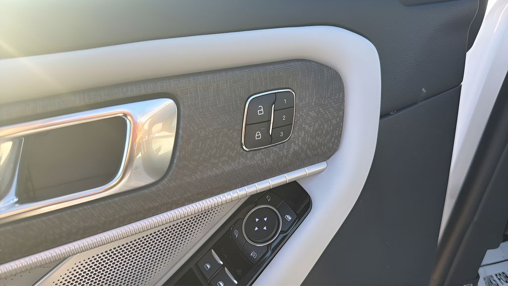 2026 Ford Explorer Platinum - Photo 29