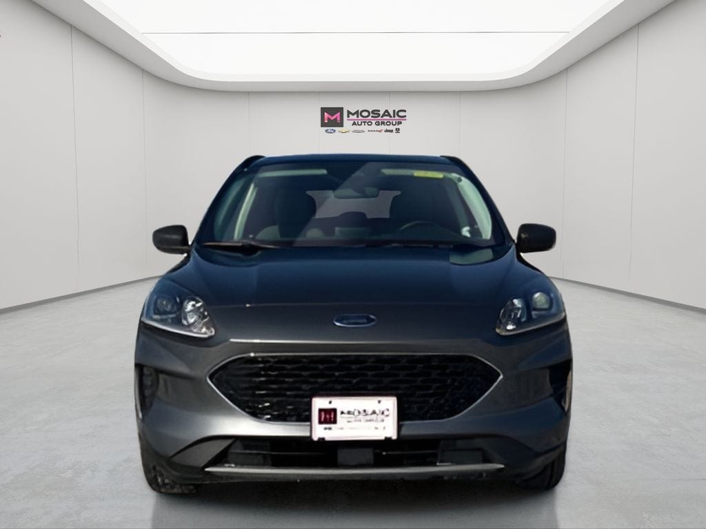 Used 2022 Ford Escape SE with VIN 1FMCU9BZ0NUA06572 for sale in Zumbrota, Minnesota