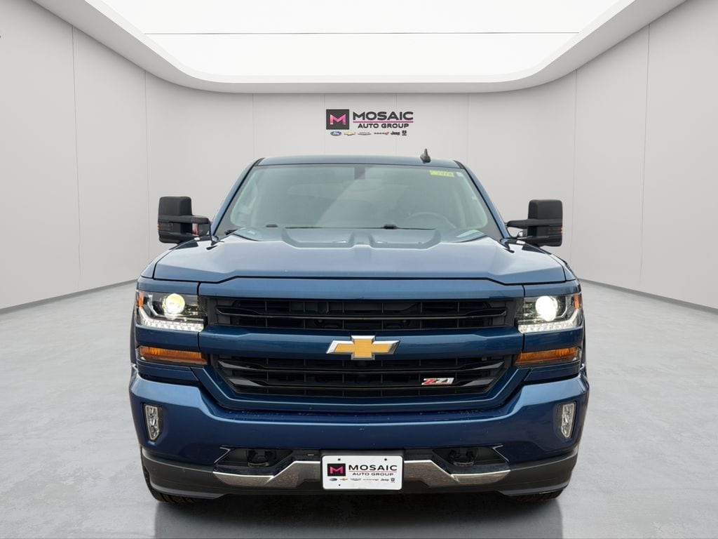 Used 2018 Chevrolet Silverado 1500 LT Z71 with VIN 3GCUKREC5JG313237 for sale in Zumbrota, Minnesota