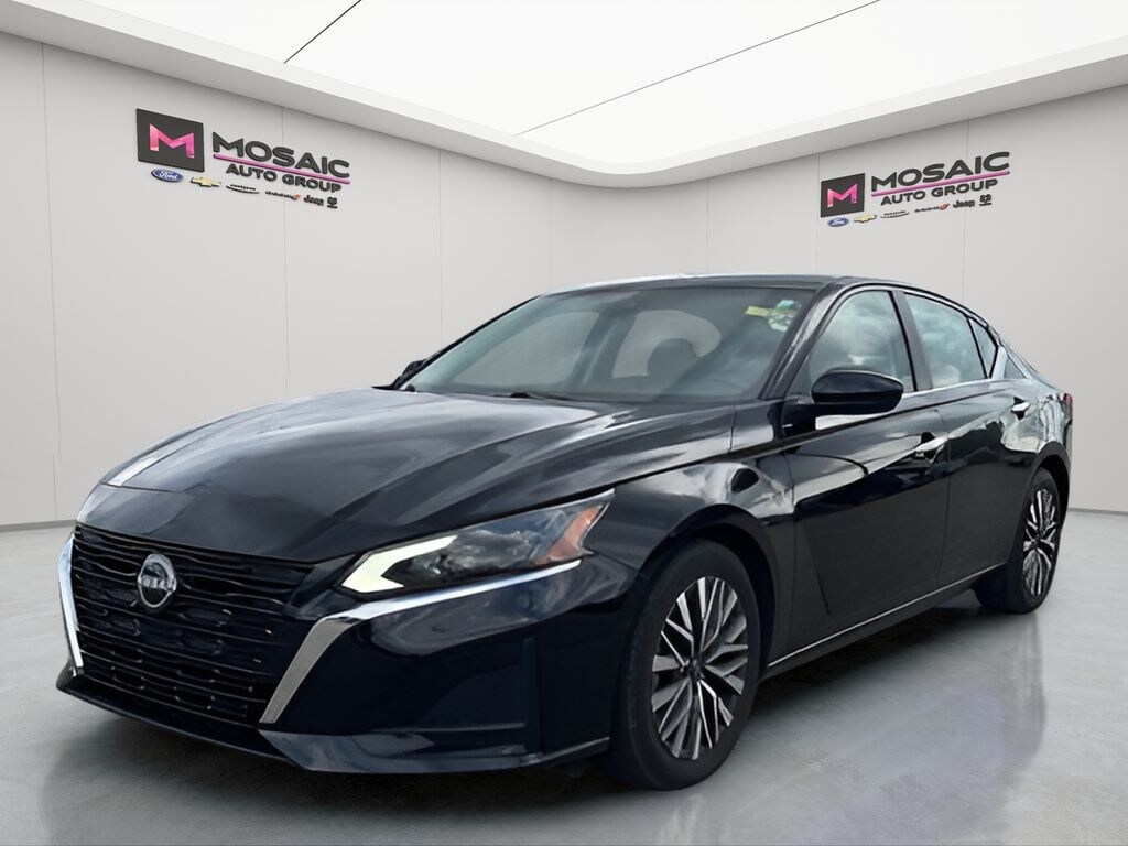 Used 2023 Nissan Altima 2.5 SV Sedan