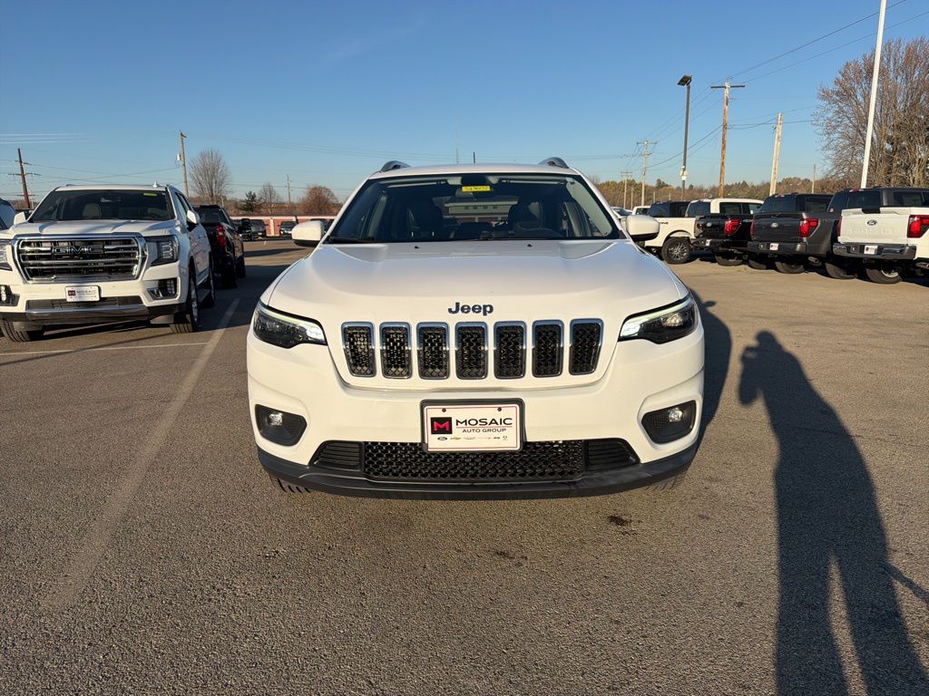 Used 2019 Jeep Cherokee Latitude Plus with VIN 1C4PJMLB1KD229069 for sale in Zumbrota, Minnesota
