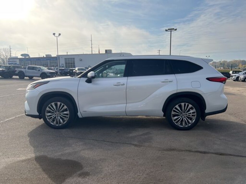 Used 2023 Toyota Highlander Hybrid Platinum SUV