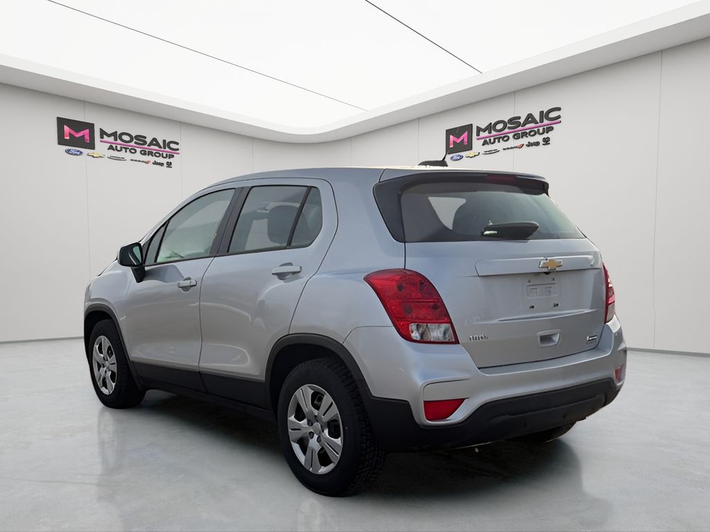 Used 2018 Chevrolet Trax LS with VIN KL7CJKSB8JB601311 for sale in Zumbrota, Minnesota