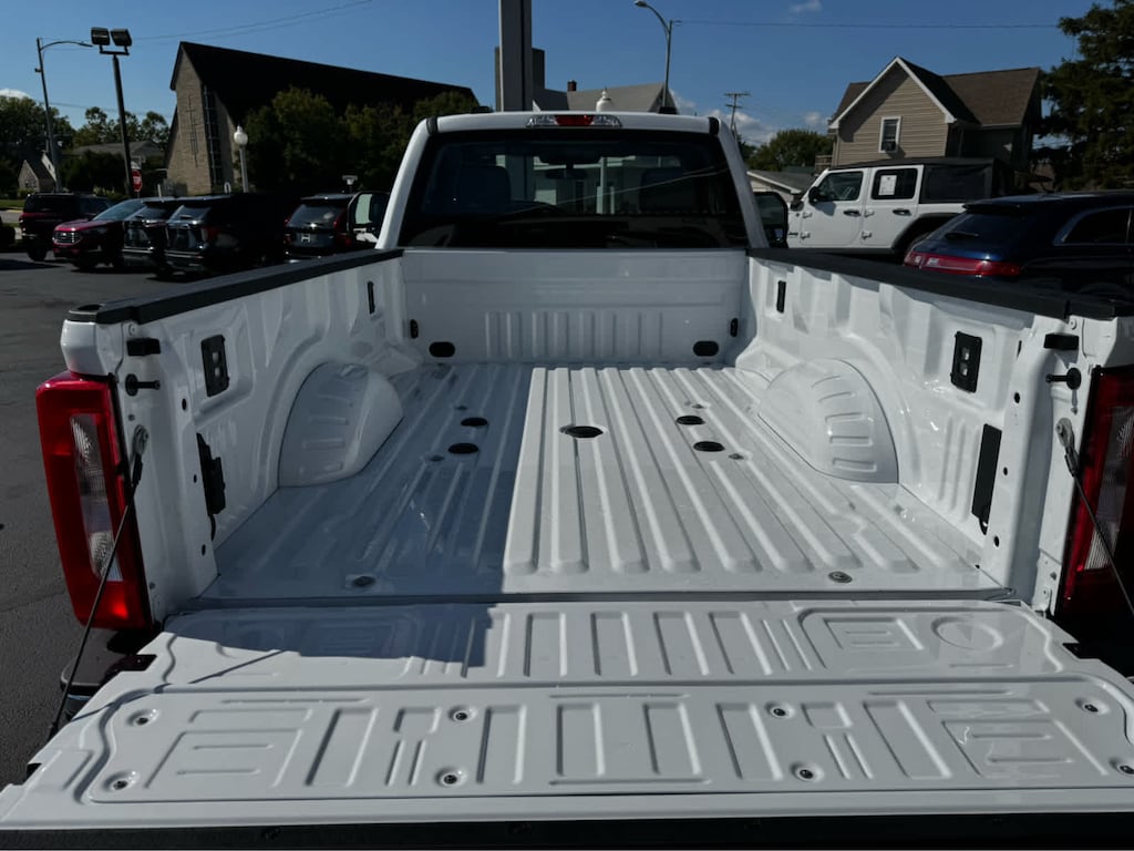 New 2027 Ford Super Duty F-350 DRW Pickup XL 4WD Reg Cab 8 Box 4WD Reg Cab 8 Box