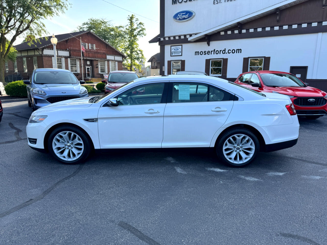 Used 2013 Ford Taurus Limited with VIN 1FAHP2F81DG185461 for sale in Berne, IN