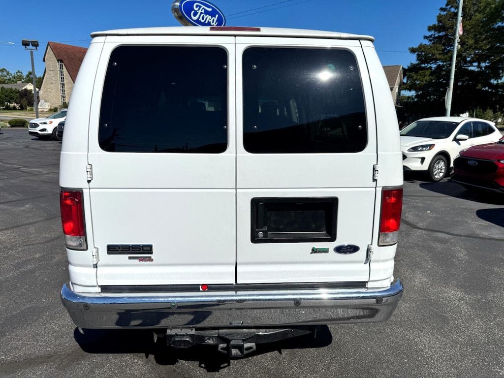 Used 2014 Ford Econoline Wagon E-350 Super Duty Ext XLT Wagon Extended Wagon