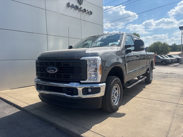 2026 Ford F-350 Super Duty XL's photo