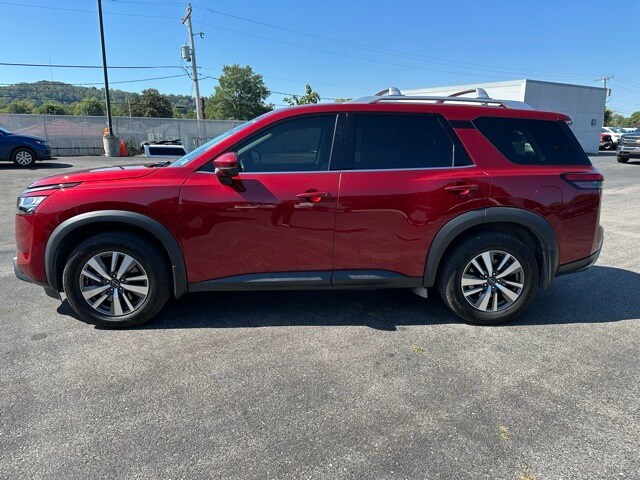 2022 Nissan Pathfinder SL photo 2