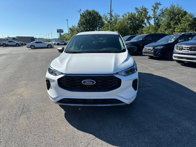 2024 Ford Escape ST-Line photo 2