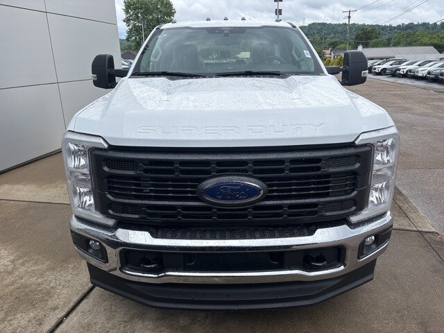 2025 Ford F-350 XL photo 2