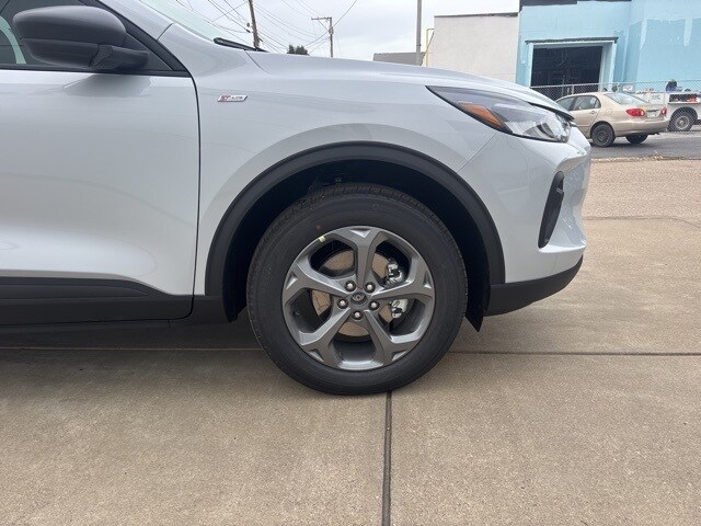 2026 Ford Escape ST-Line photo 4