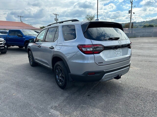 2023 Honda Pilot TrailSport photo 3