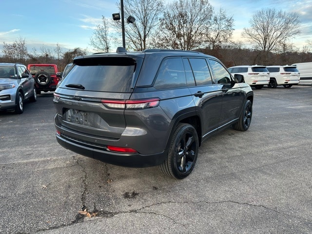 2023 Jeep Grand Cherokee Altitude photo 3
