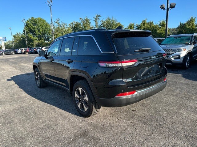 2023 Jeep Cherokee 4xe Base photo 2