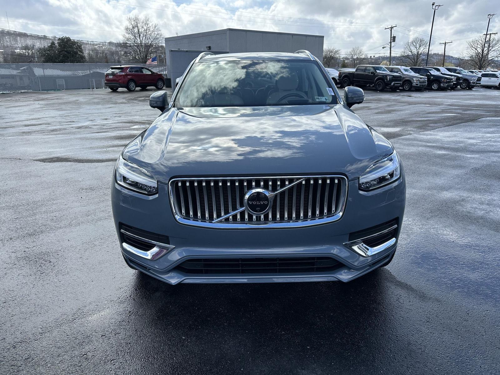 Used 2021 Volvo XC90 Inscription with VIN YV4BR00L2M1700379 for sale in Saint Albans, WV