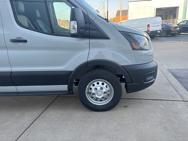 2025 Ford Transit photo 4